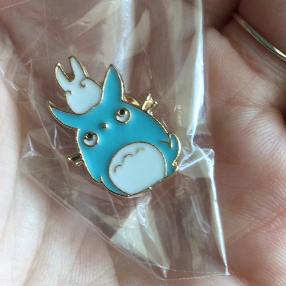 NWT Adorable Totoro Enamel Pin - Picture 3 of 3